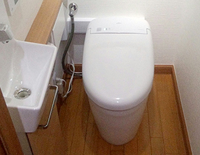 少し狭いトイレでも多機能付きタンクレストイレを設置 T様邸 トイレ ライフワンリフォーム施工集